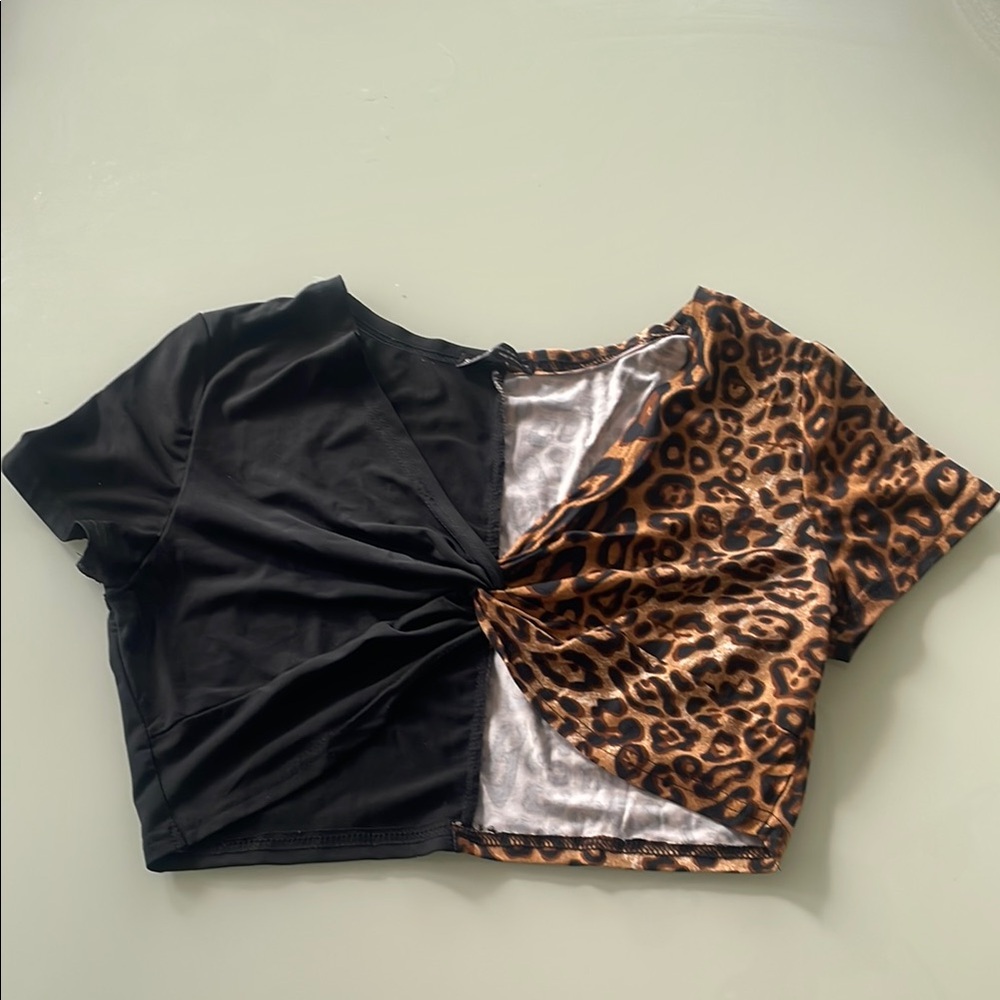 💚3/$10 Leopard and Black Twist Front Crop Top, Large